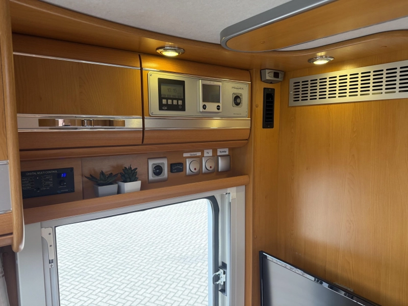 Phoenix Liner 8000 G Full options photo: 12