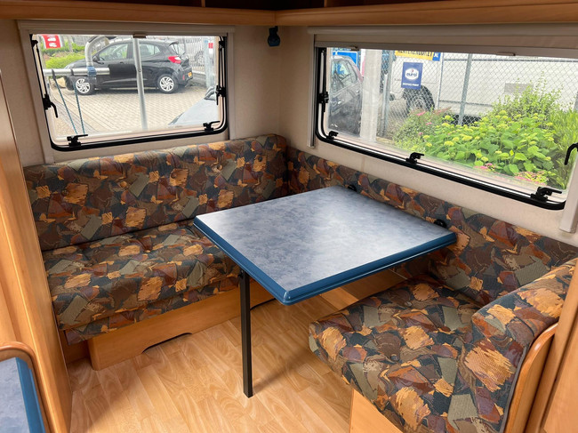Hobby De Luxe 400 SF | Awning | Bicycle rack | Semi-automatic Mover | Fixed bed | Dinette (Train seat) | Tempo 100 | Shock absorbers photo: 9