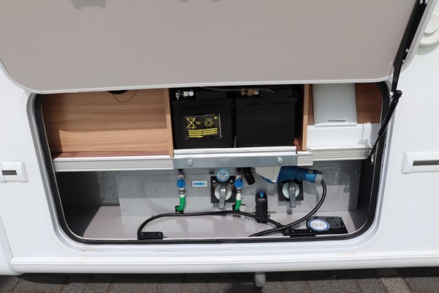 9 speed AUTOMATIC Knaus Platinum Edition Sun TI 650 flat floor single beds (80 photo: 7