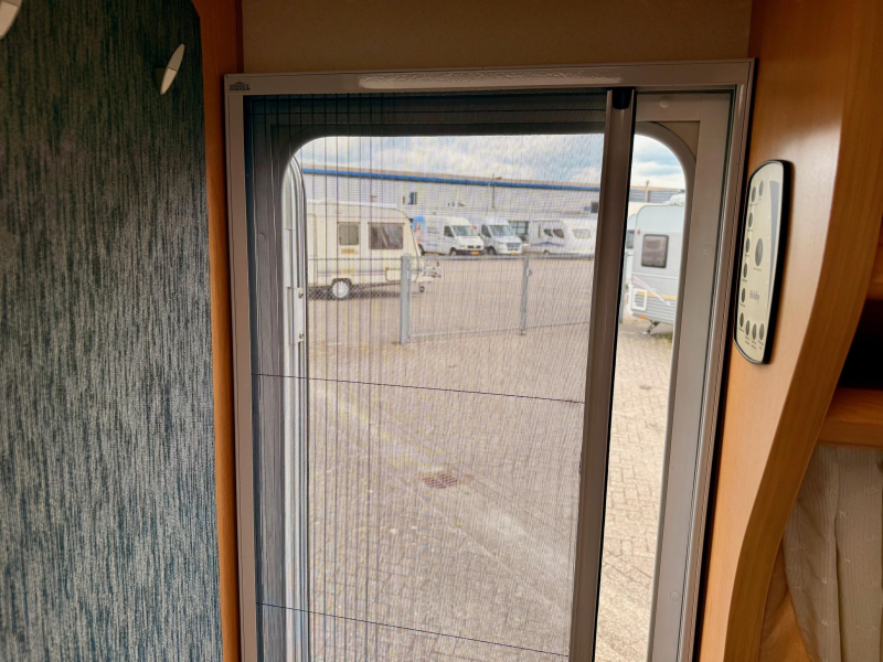 Hobby De Luxe 460 UFE mover fietsenrek voortent  foto: 21