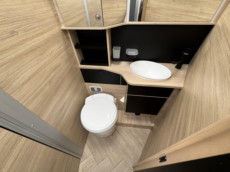Chausson Etape Line 788 Queen bed drop-down bed photo: 15