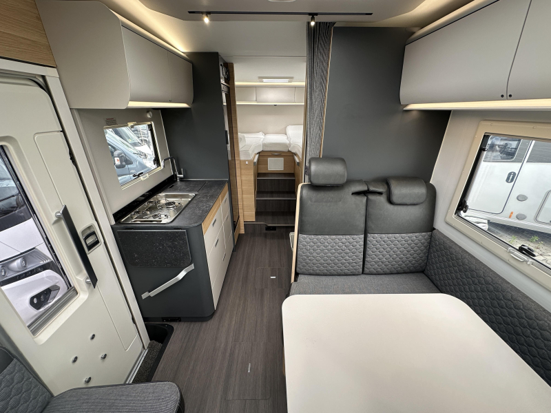 Adria Coral 600 SL 140PK Lengtebedden Garage  foto: 6