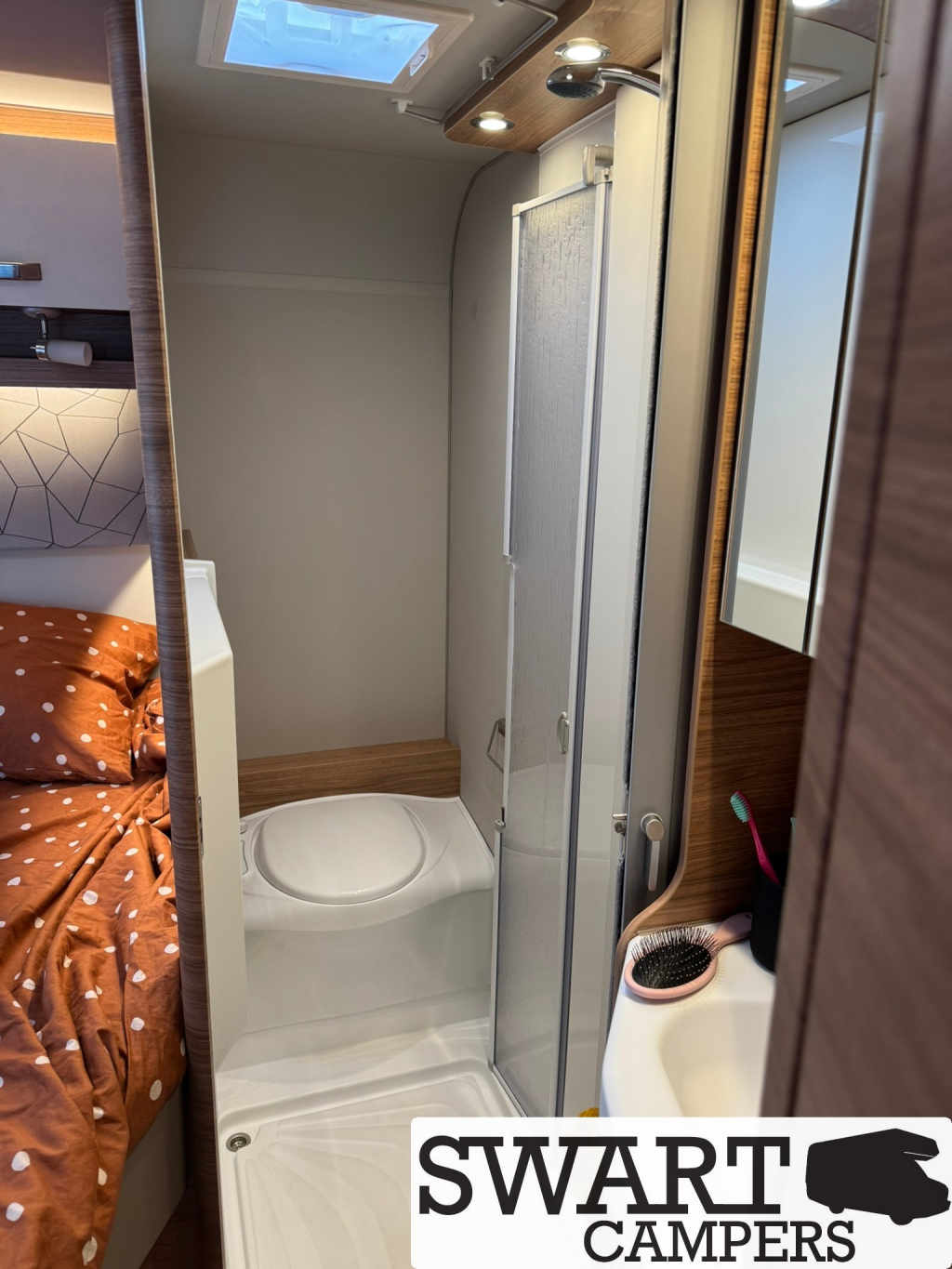 Weinsberg CaraCompact 600 MF Edition [pepper], French bed 140 hp Manual photo: 18