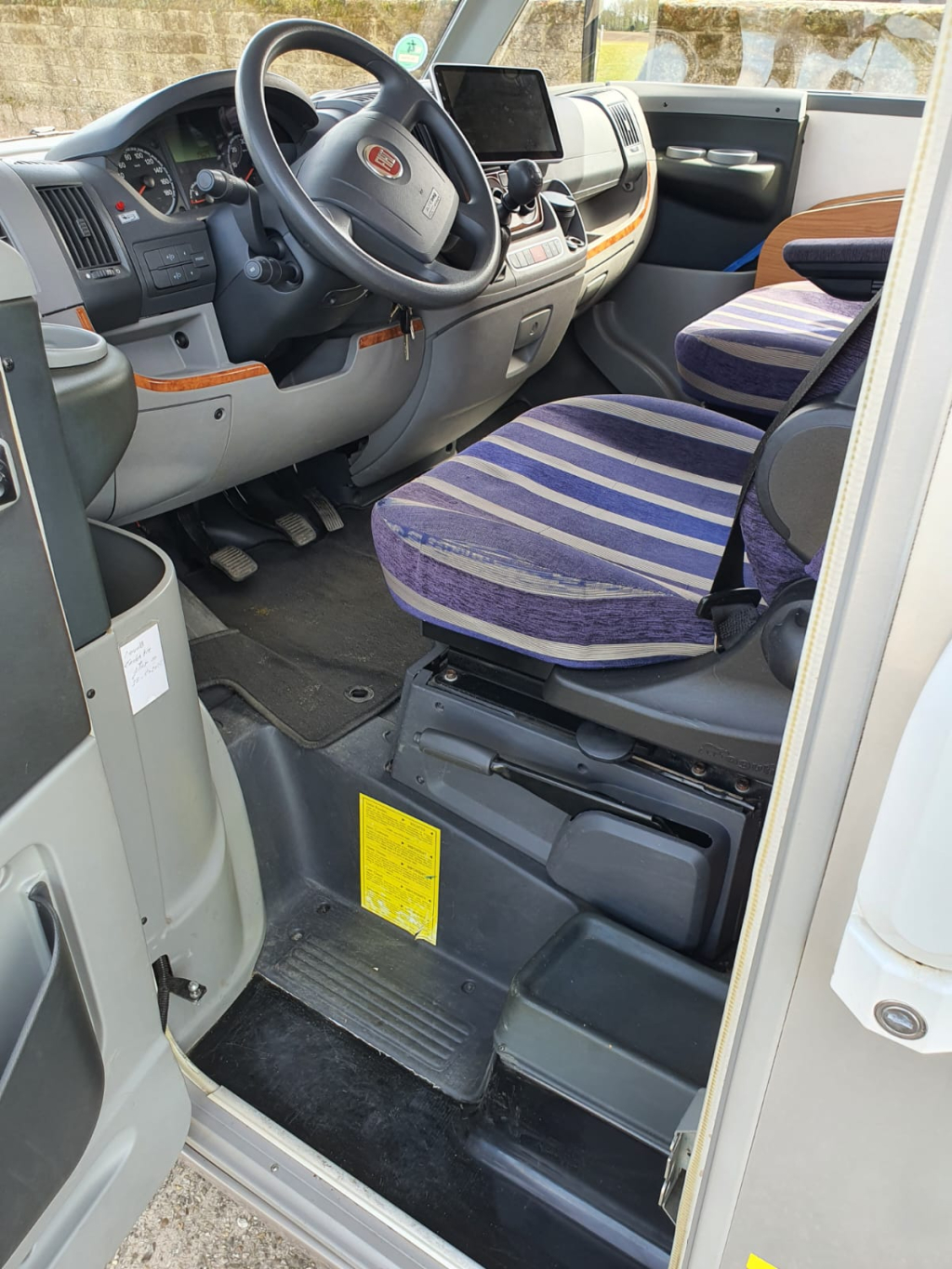 Fiat Ducato Bürstner Aviano i 650, 2 zonnepanelen Cruisecontrol Dakairco foto: 3