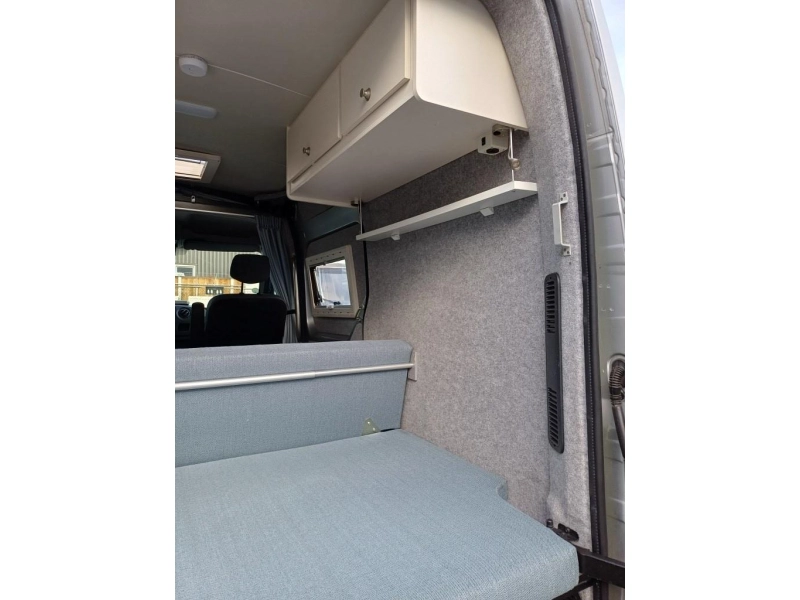 Nissan NV400 photo: 14