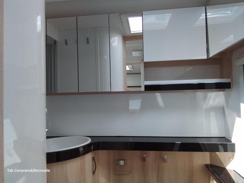 Hobby De Luxe 495 WFB mit separater Dusche und Toilette Foto: 11