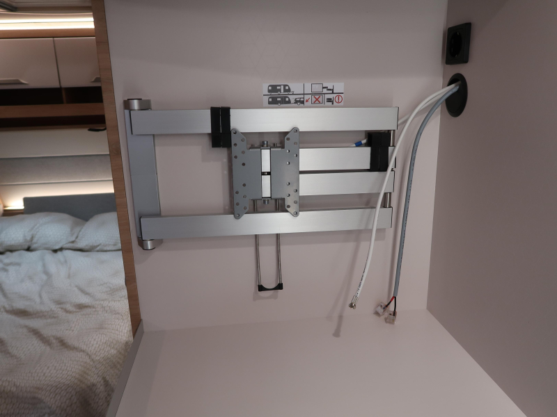 Knaus Sudwind Black Selection 500 FU RUNDSITZGRUPPE FRANZ&Ouml;SISCHES BETT Foto: 10