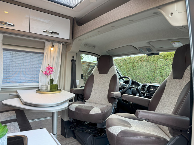 Pössl 2Win Plus 600 D-line 140 pk AUTOMAAT 9-Traps Euro6 Fiat Ducato NIEUW **Slechts 6 meter/Groot dwarsbed/4 zitplaatsen/Luifel/Apple foto: 7