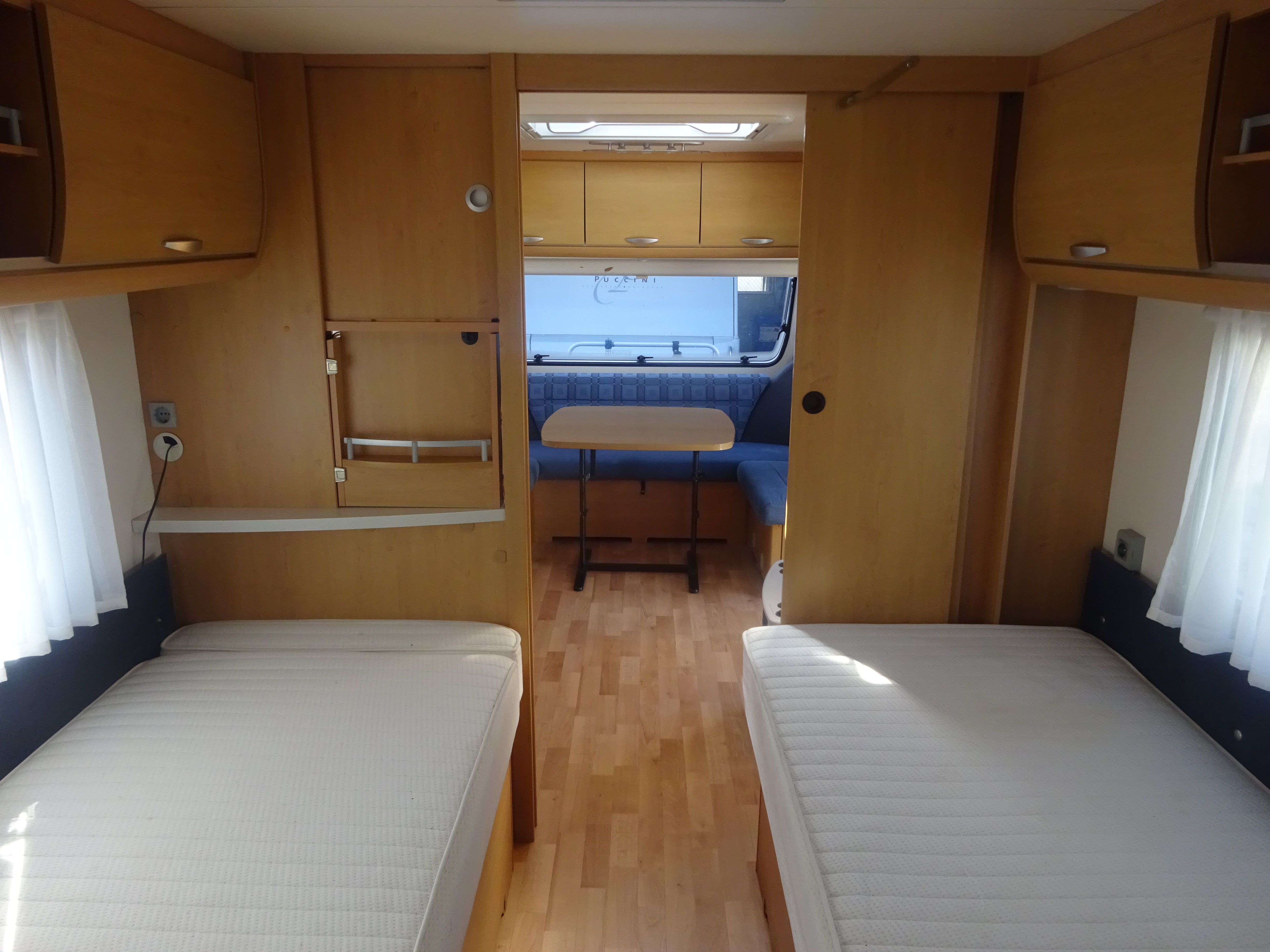 Knaus Sudwind 580 Ul Enkele Bedden #Grote Badkamer# foto: 13