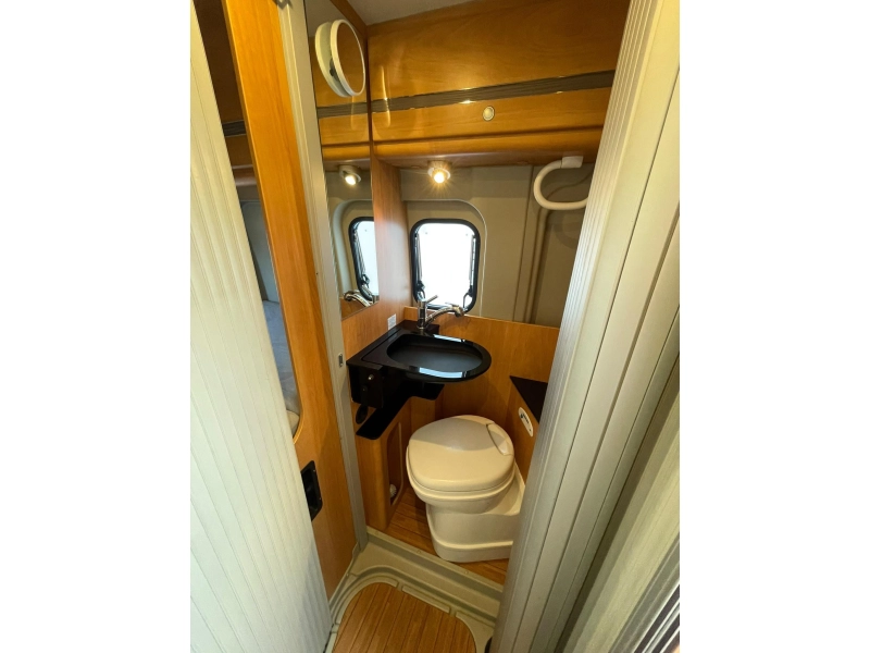 Pössl Roadcamp R 540 Compact 70000 km Airco  foto: 13