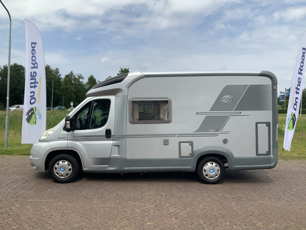 Knaus Van Ti 600 ME – Compleet 3 liter 160 PK Half-integraal, vastbed, halve- treinzit, draaistoelen Camper centrum on the road foto: 5