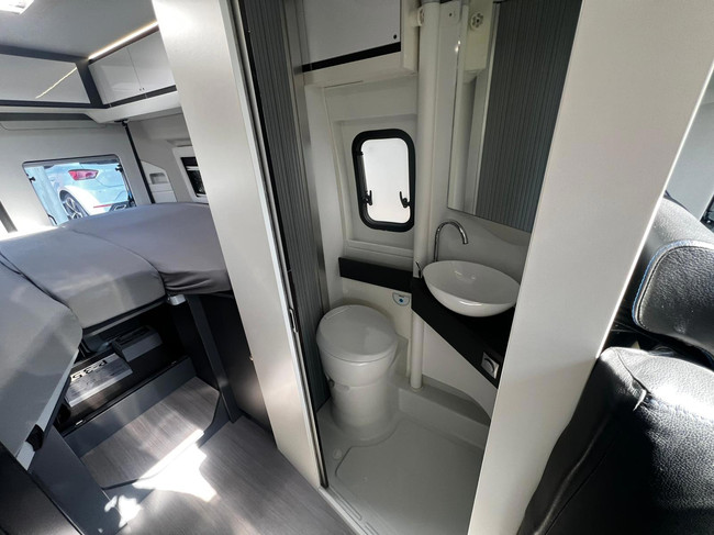 Adria TWIN 640 SLB SUPREME /Automatik/L&auml;ngsbetten Foto: 17