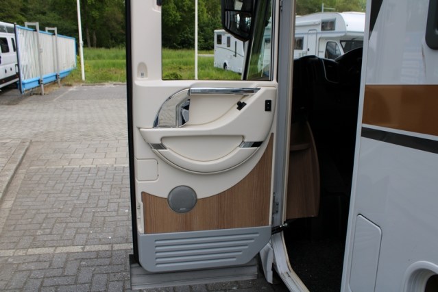 Robuuste AUTOMAAT 180 pk Malibu I 490 LE by Carthago hef-en enkele lengte bedden (124  foto: 24