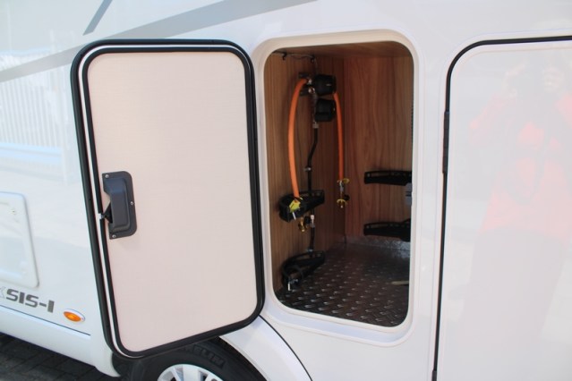 Compacta Hymer Exsis i 474 Fiat 160 cv estrecha ligera camas individuales y abatible (55 foto: 10