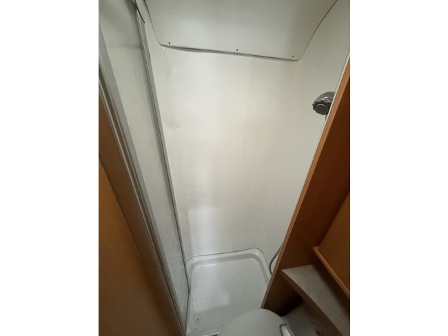 LMC Liberty ti 662 160 pk Fransbed dakairco fietsenrek luifel trekhaak achteruitrij-camera foto: 20