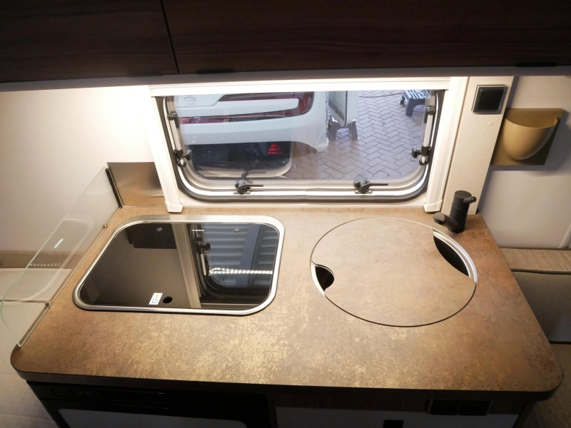 Eriba Touring 310 Gratis mover en luifel  foto: 4