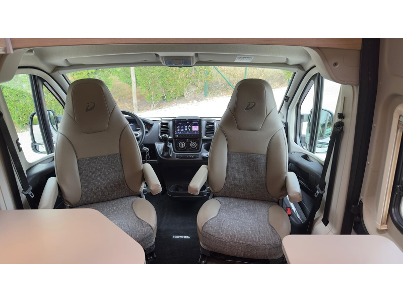 Dethleffs Globetrail Advantage 600 DR dwarsbed hefdak bovenbed  foto: 8
