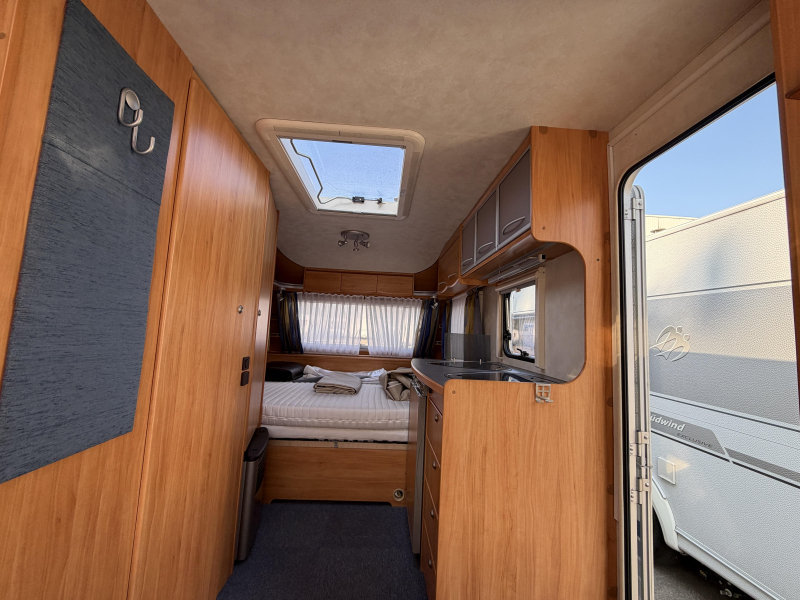 Adria Adora 462 UB 1300 KG+Voortent+luifel  foto: 6
