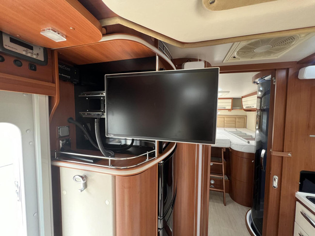 Mobilvetta KEA P65 premium klasse camper lengte en hefbed foto: 15