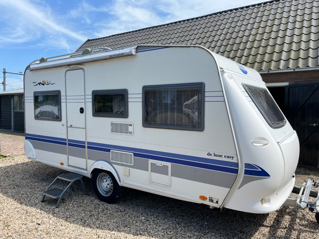 Hobby 450 De Luxe Easy fixed bed, round seat photo: 2