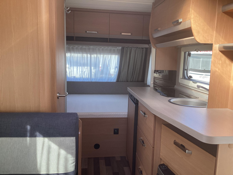 Knaus Sport 420 QD Unico luifel met voorwand  foto: 15
