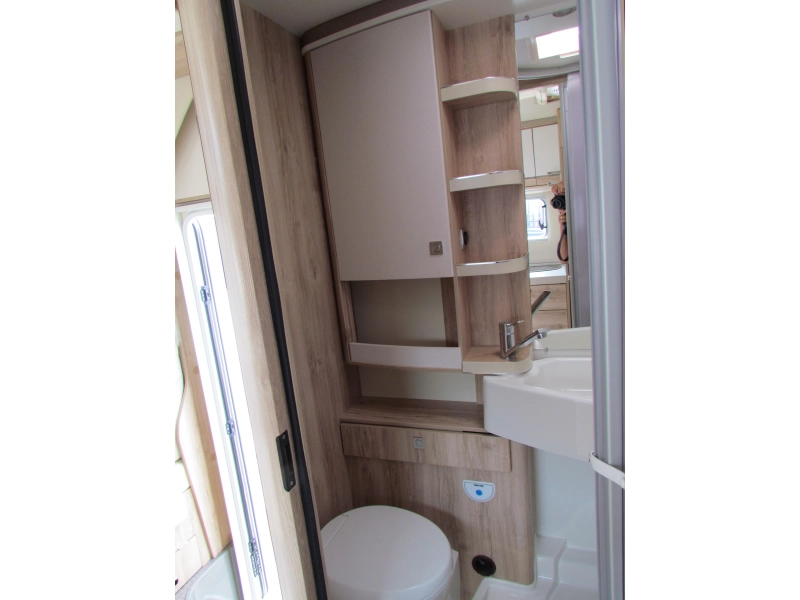 Eura Mobil Profila RS 695 EB lengtebed,hefbed,aut  foto: 7