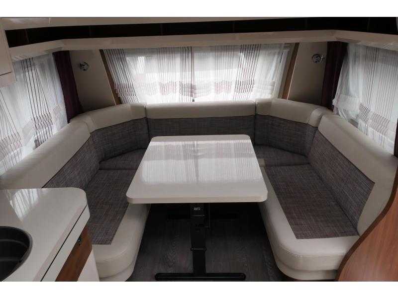 Hobby Excellent 540 FU mover en voortent  foto: 8