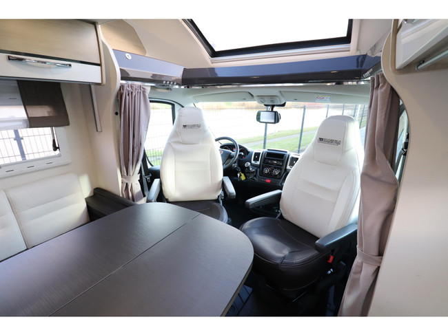 Chausson Titanium 738 XLB QUEENSBED + HEFBED foto: 12