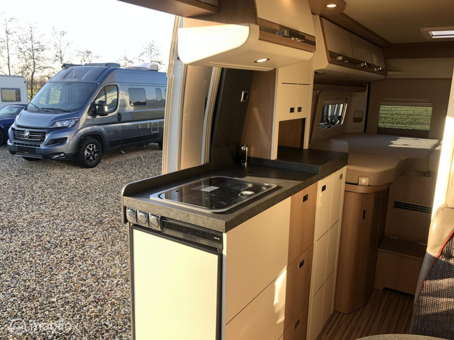 Carthago Malibu 640 Charming GT-Sky-View 160-PK Euro6 Buscamper con camas individuales &iexcl;Estado impecable! foto: 16