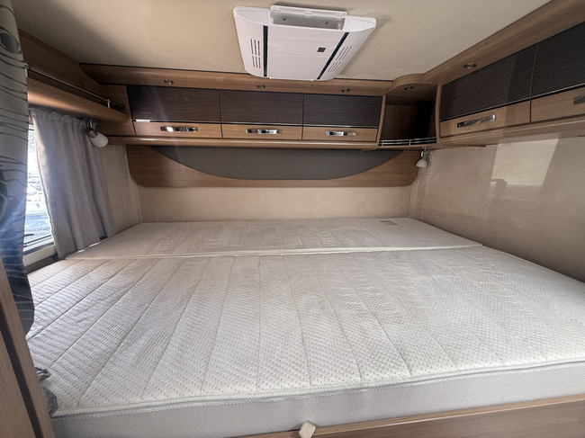 Hymer B 594 autom&aacute;tico 150 cv autocaravana muy compacta full options cama transversal+cama abatible sistema de nivelaci&oacute;n EP toldo calefacci&oacute;n estacionaria webasto aire acondicionado de techo 2x panel solar antena parab&oacute;lica el&eacute;ctrica TV garaje grande foto: 20