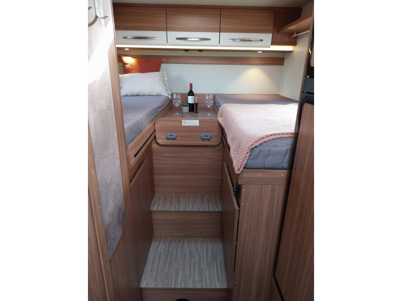 Carado T 448 met 3 grote zonnepanelen  foto: 13