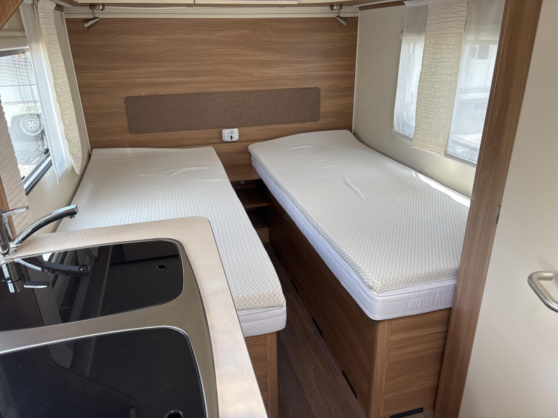 Bürstner Premio Life 480 TL Mover/Voortent/Fietsdr.  foto: 2