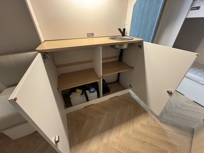 LMC E:dero 470K Ventana delantera abatible foto: 8