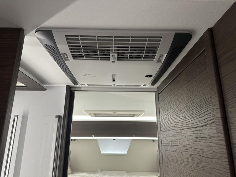 Adria Coral Supreme MB 670 DL LED / dakairco / automaat  foto: 17