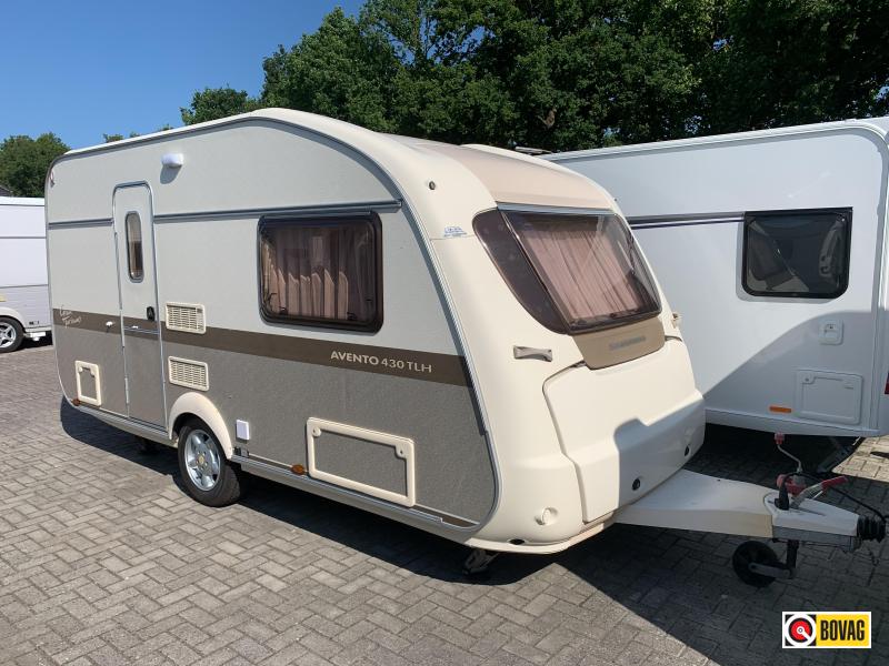 Hobby De Luxe 400 SF Voortent/Fietsdrager 