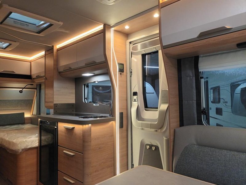 Knaus Sudwind Black Selection 460 EU photo: 3