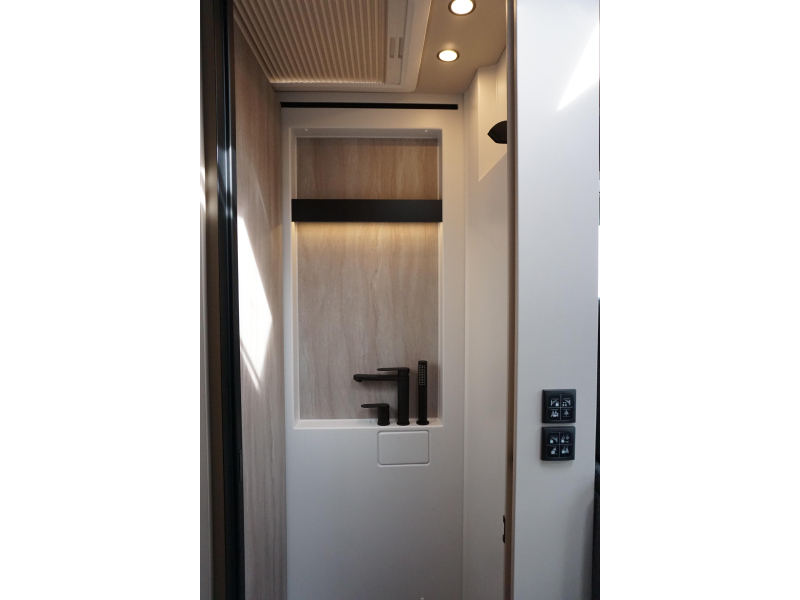 Bürstner Signature SFT 7.0 180 PK - 4500 kg Automaat  foto: 17