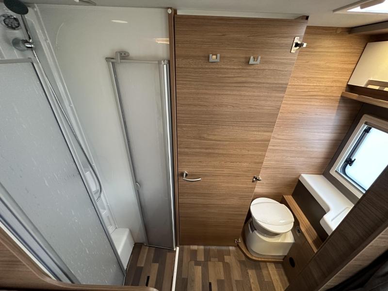 Weinsberg CaraSuite 700 ME 5p,Maxi,Ensuite bad 0256  foto: 3