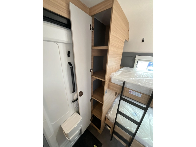 Dethleffs Summer Edition 560 FMK PRIMEUR-BUNK BED photo: 12