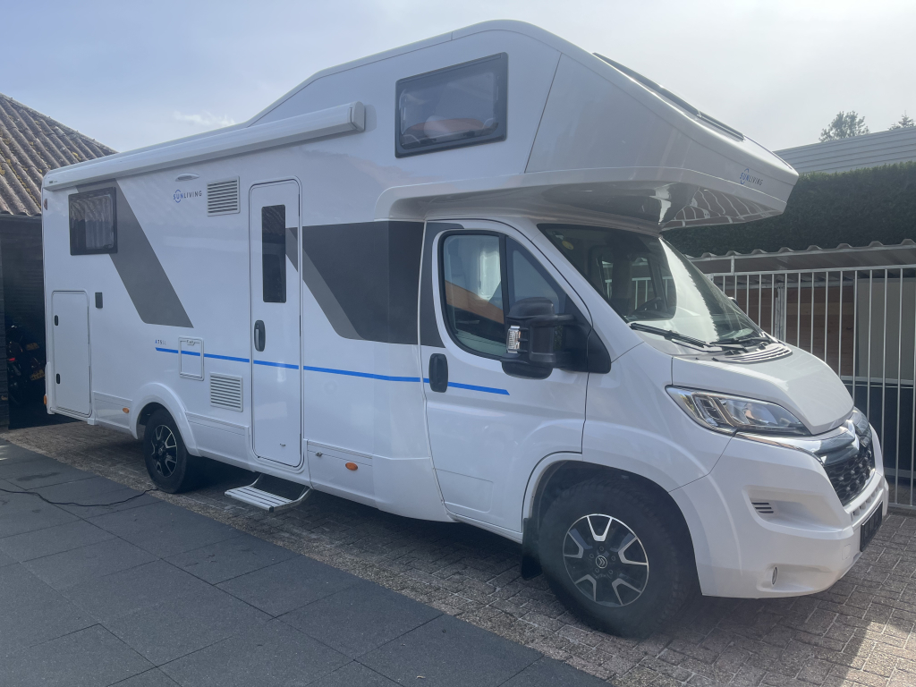 Sun Living. Adria A 75 SL 5 personnes 