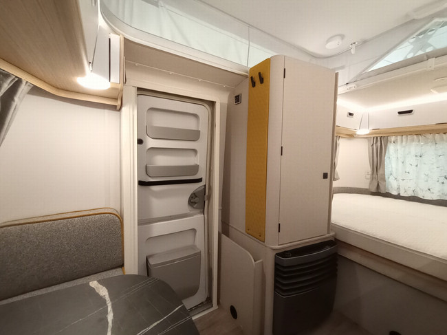 Eriba Touring 310 Harbour Blue foto: 9