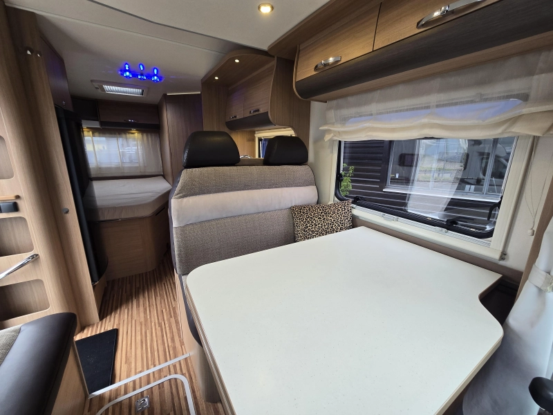 Adria Matrix Axess 650 SF b.j 2013 Gezin Camper  foto: 10