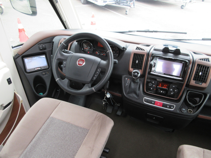 Carthago Chic C-Line I 4.9 LE AUTOMATIC DOUBLE FLOOR photo: 15
