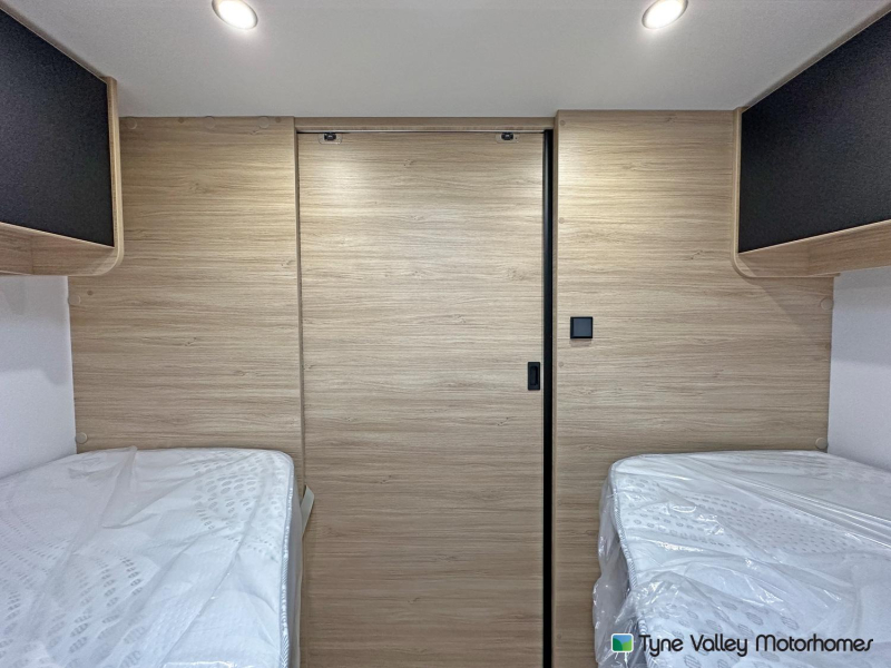 Chausson 797 Titanium single beds and automatic photo: 23