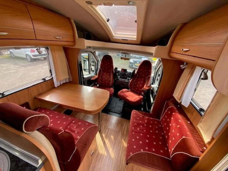 B&uuml;rstner Privilege 615 T 160 PS Foto: 3