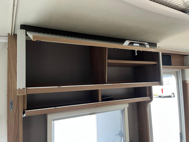 Bürstner Premio 490 TS | Queensbed | Voortent | Vol automatische Mover | Fietsenrek | Asschokbrekers foto: 19