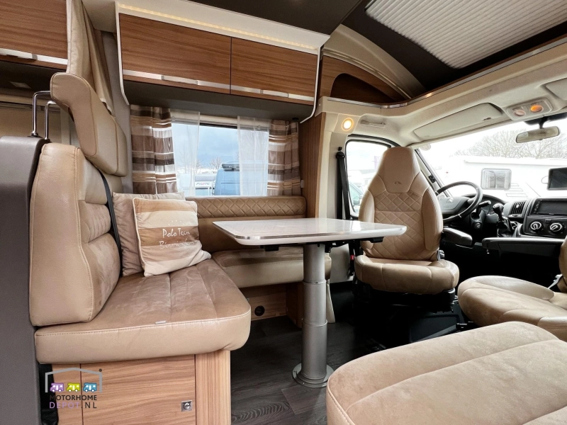 Adria Matrix M 670 SL Cama longitudinal y abatible foto: 5