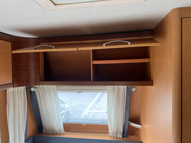 Hymer Sporting 465 | Mover enti&egrave;rement automatique | Auvent comme neuf | Sommier &agrave; lattes | Coin salon convertible | Auvent | Lit fran&ccedil;ais | Porte-v&eacute;los photo : 18