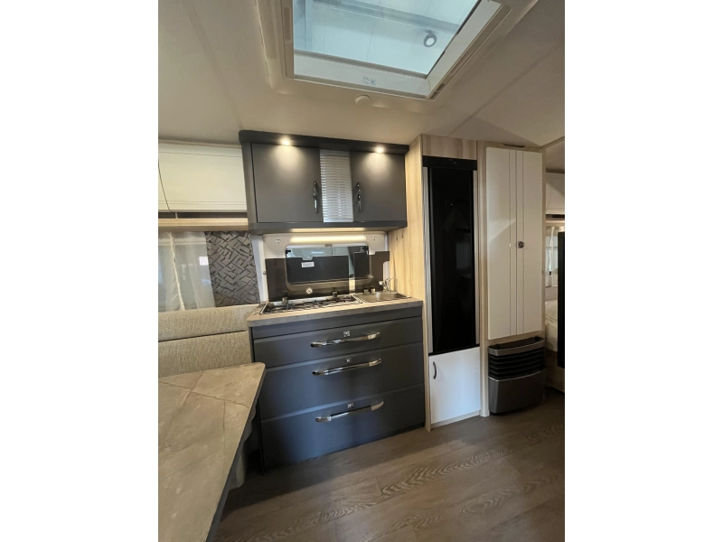 Hobby De Luxe 540 UL Einzelbetten / Mover Foto: 5