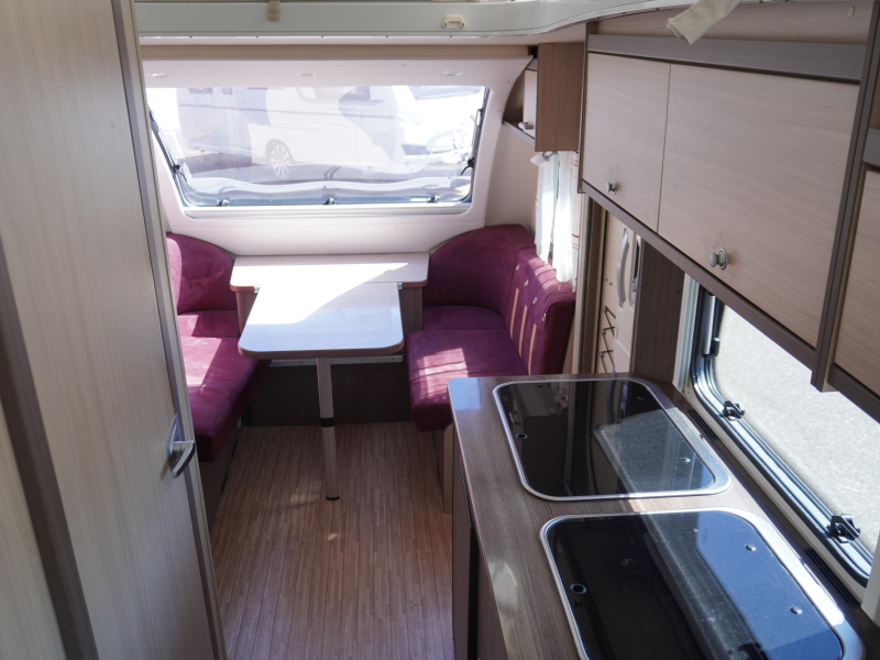 Dethleffs Tourist HD 460 MET UNICO VOORTENT  foto: 4